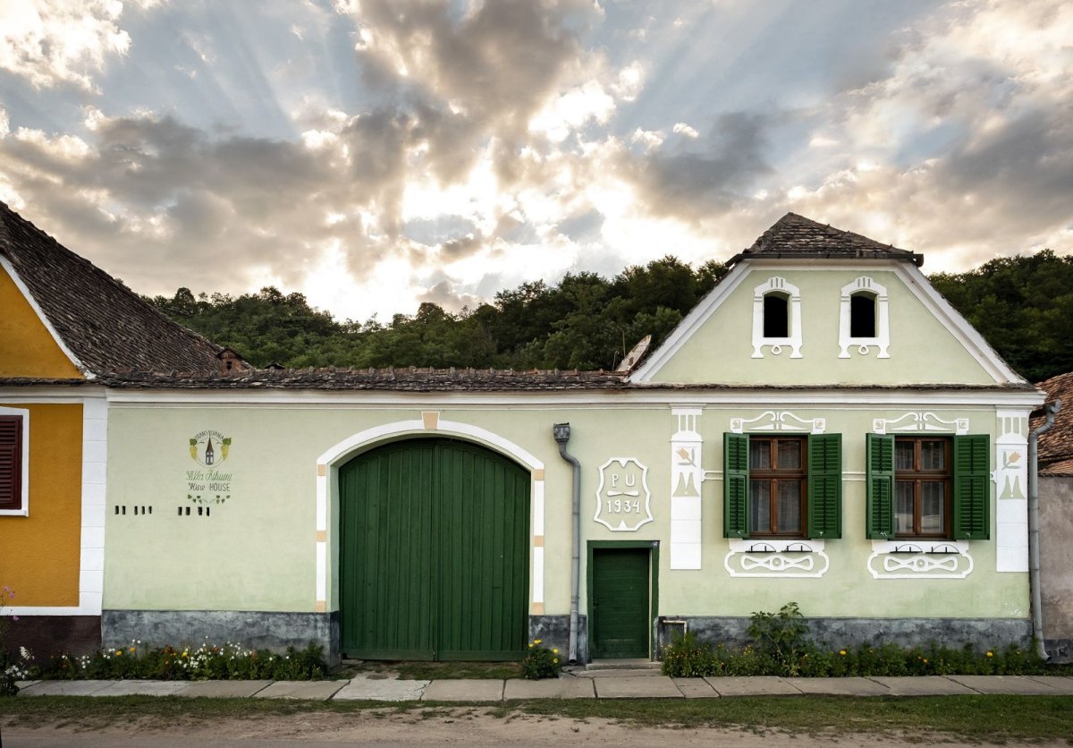 Cum a fost restaurată o casă săsească din Richiș folosind materiale naturale și voluntari internaționali 3 Casă săsească restaurată în Richiș, Biertan și transformată în pensiune - Villa Rihuini