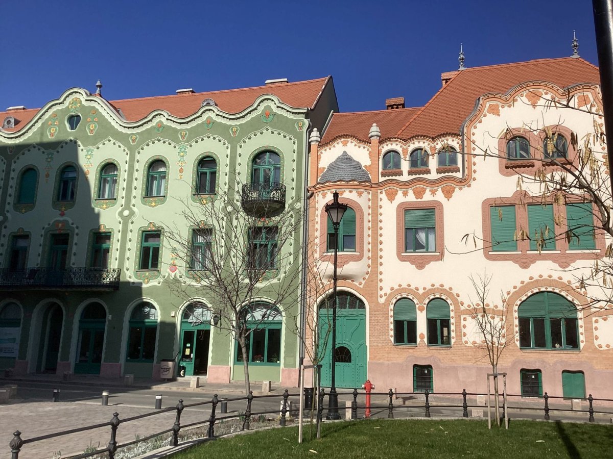 Acasă 7 Fațade restaurate palate Adorján I și Adorján II - Oradea