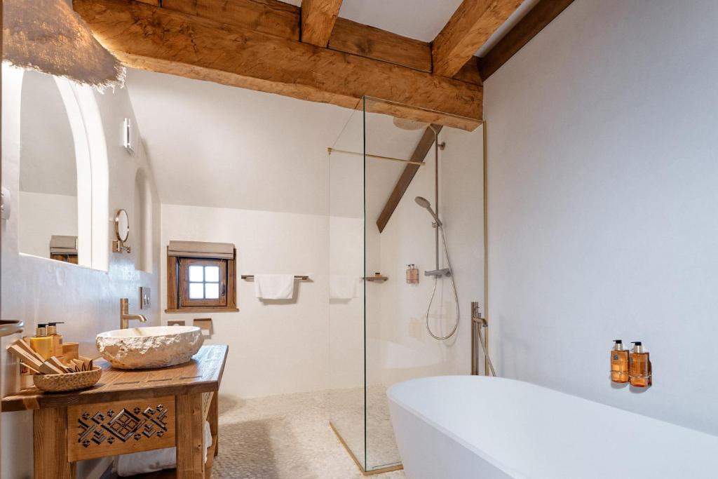 Tadelakt: un finisaj tradițional pentru spații contemporane 6 Baie tadelakt - Matca Hotel Relais & Chateaux